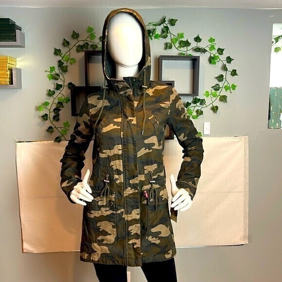 LEVI'S The Jess Cotton Fishtail Hooded Parka Jacket Green Camo‎ Size XS - Picture 1 of 8